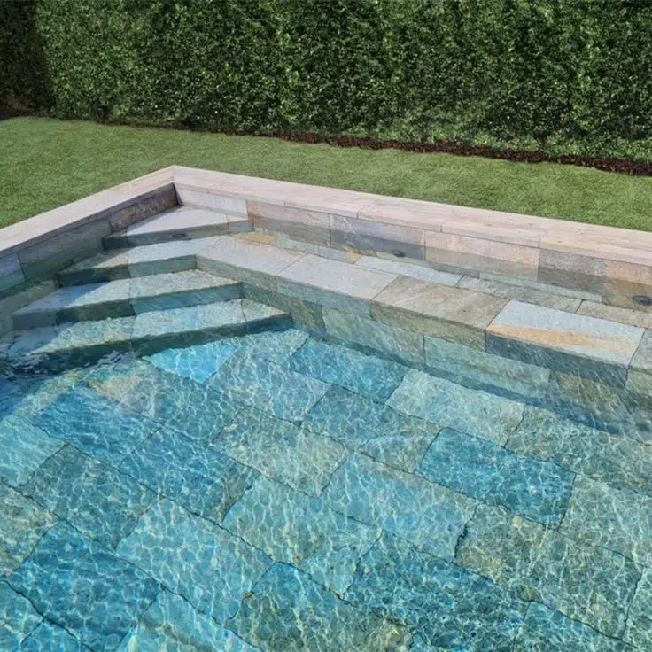 Piscine avec carrelage en pierre